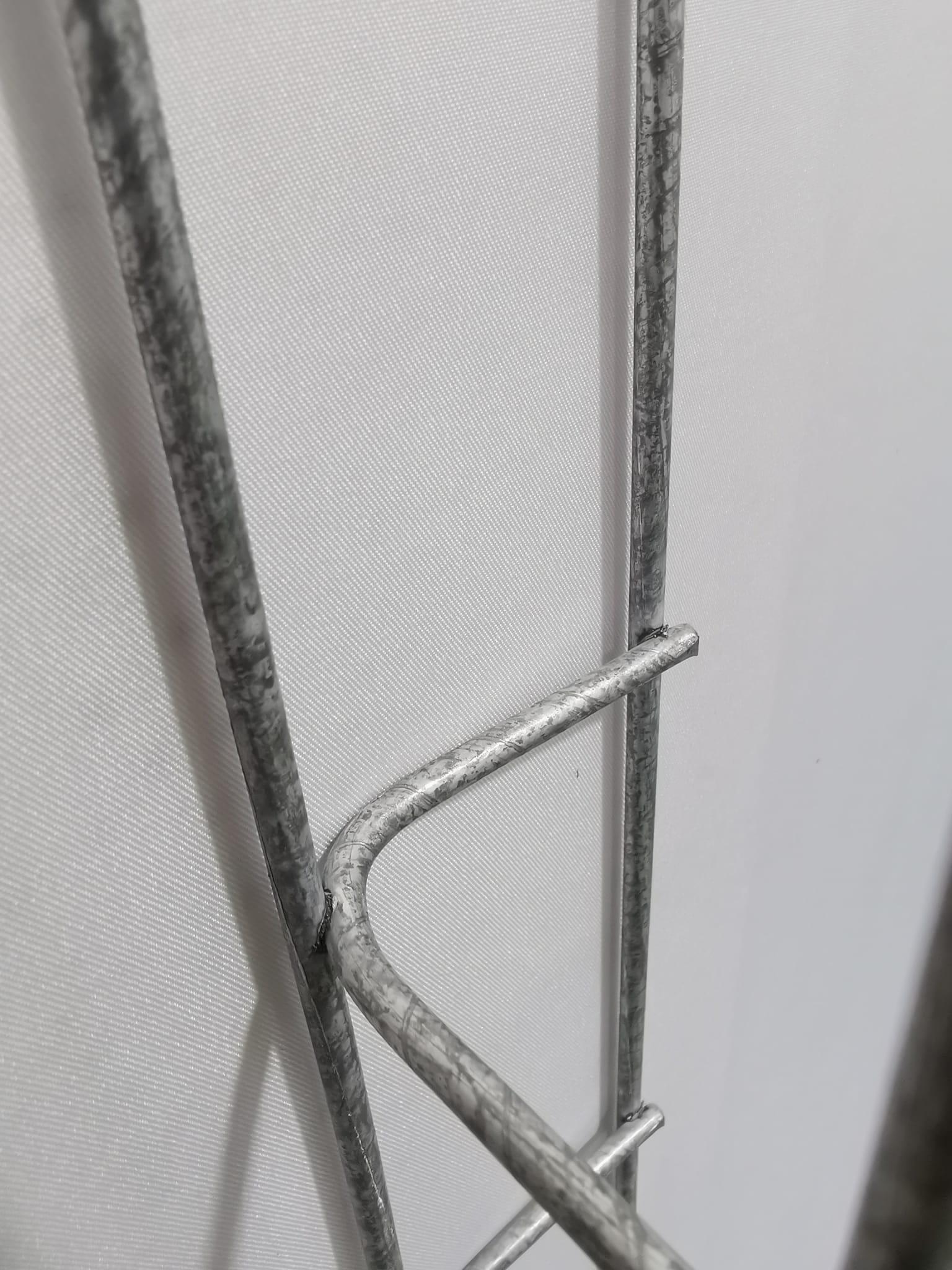 Cable duct length 29 cm, depth 5 cm, mesh size 5 x 10 cm