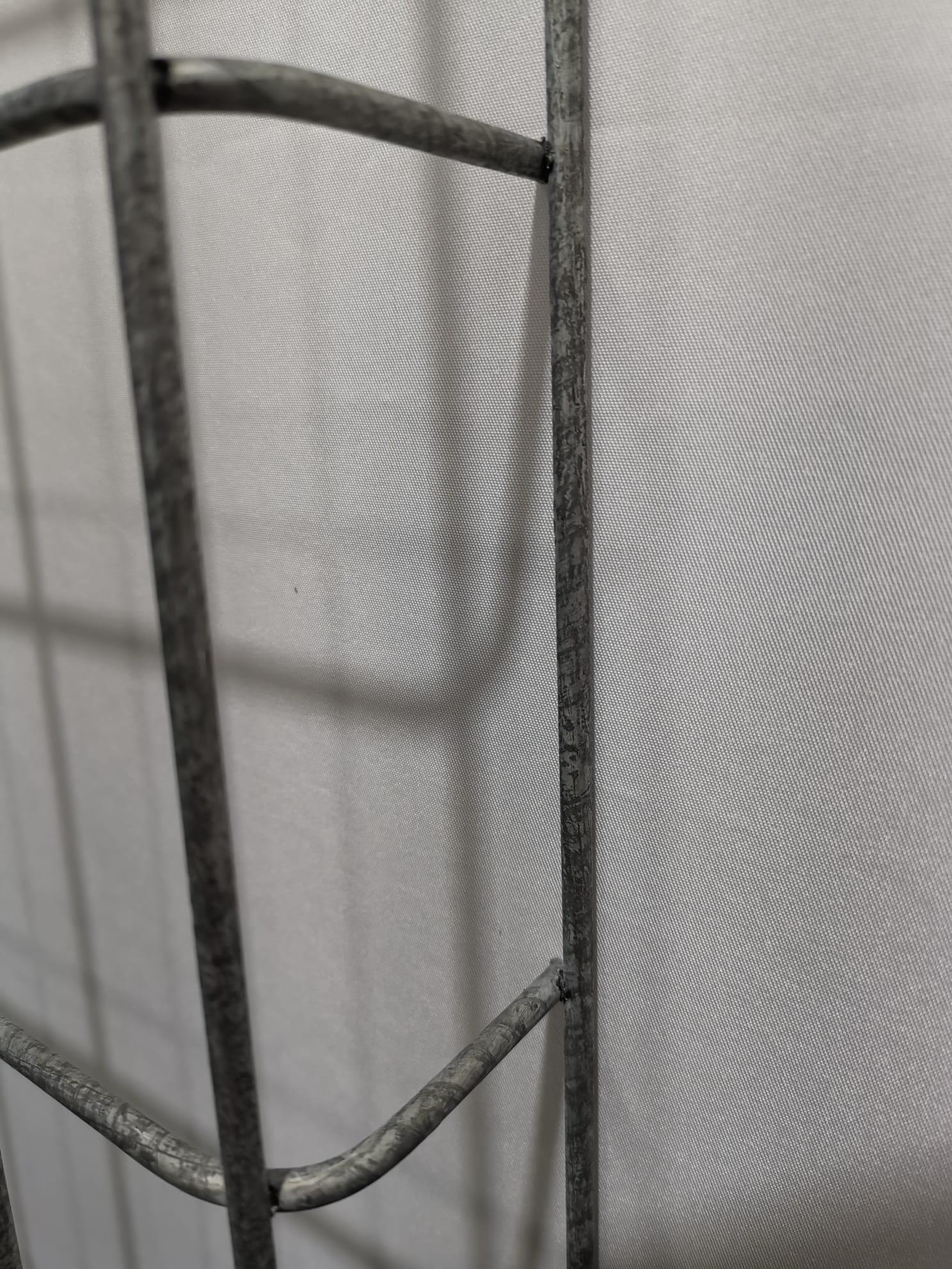 Cable duct length 29 cm, depth 5 cm, mesh size 5 x 10 cm