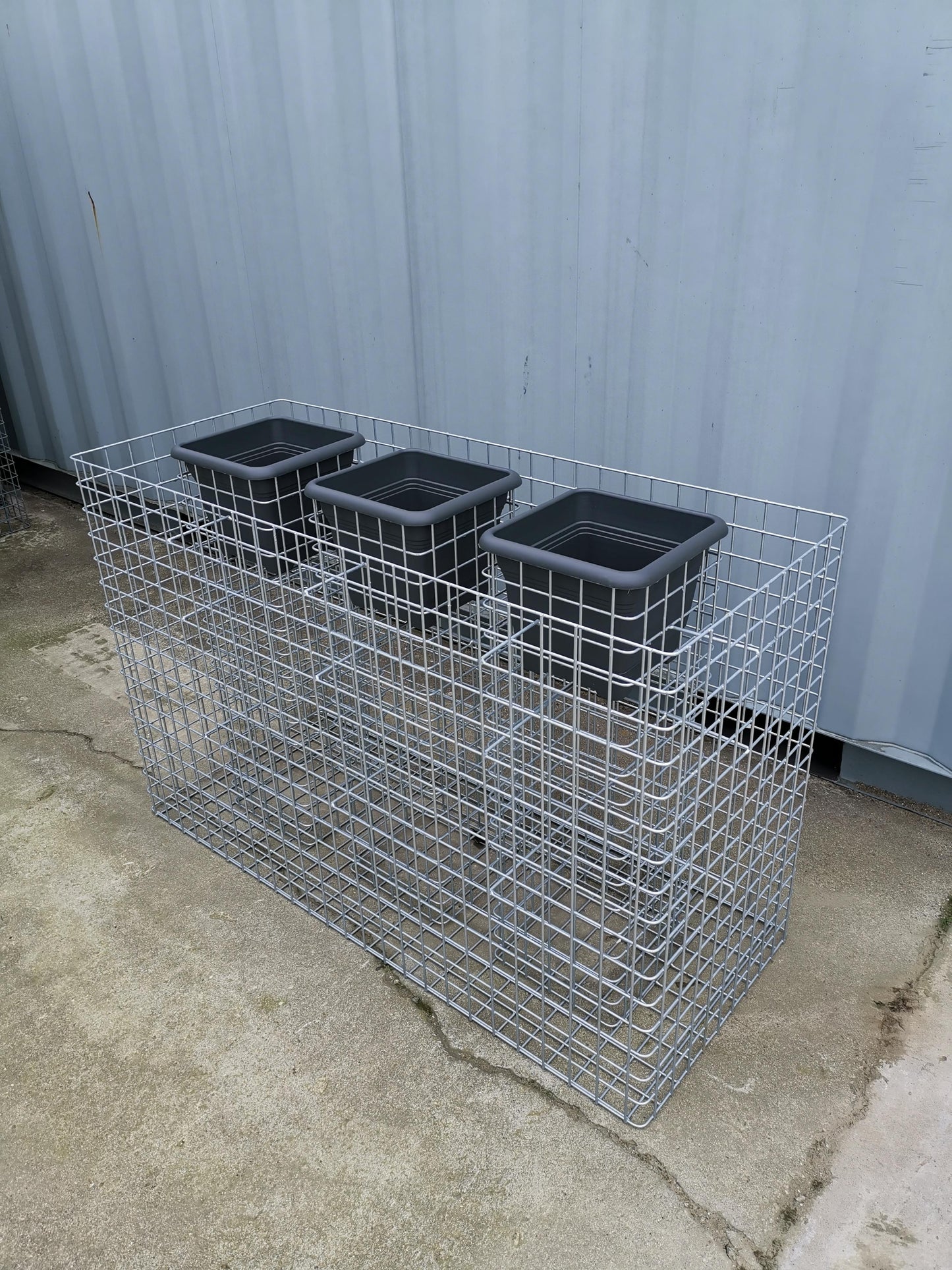 Colonne de fleurs 3 places, hauteur 82 cm surface de base 127 x 52 cm MW 5 x 5 cm, galvanisé à chaud, pot inclus