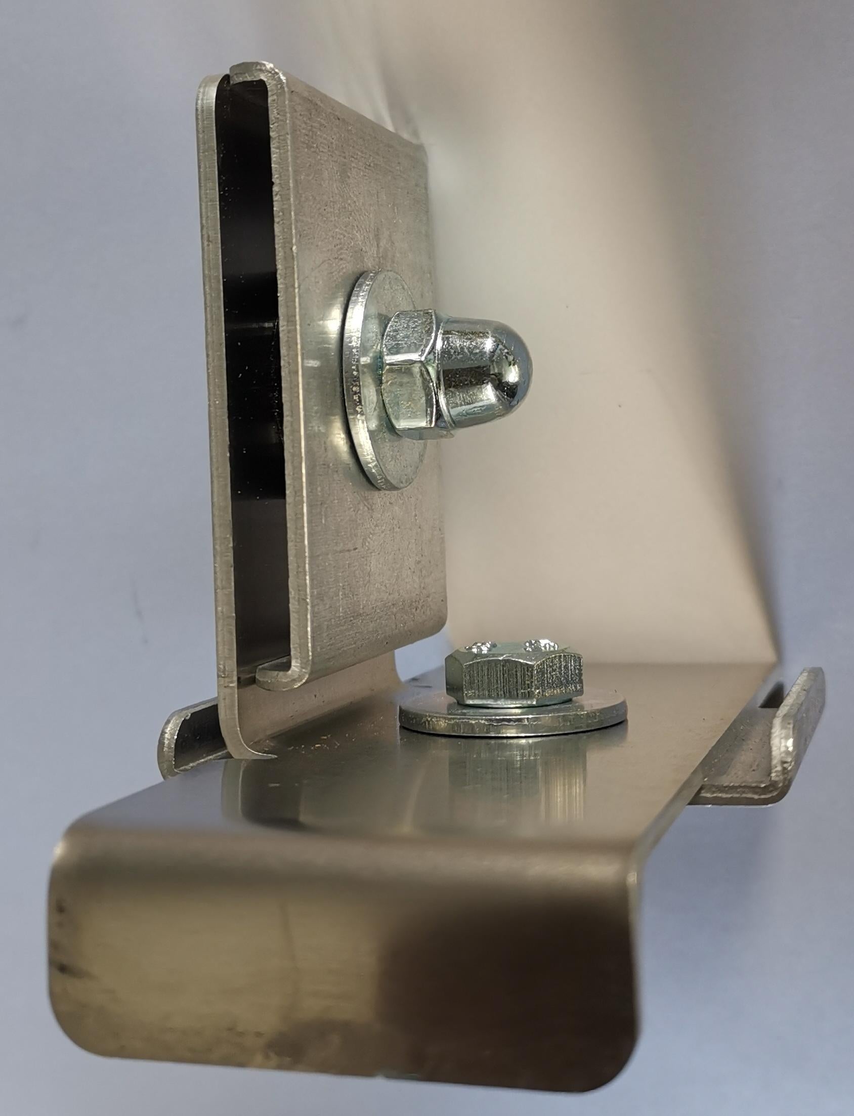 Abrazadera con soporte de valla 5 x 10 cm para tela metálica doble, aluminio