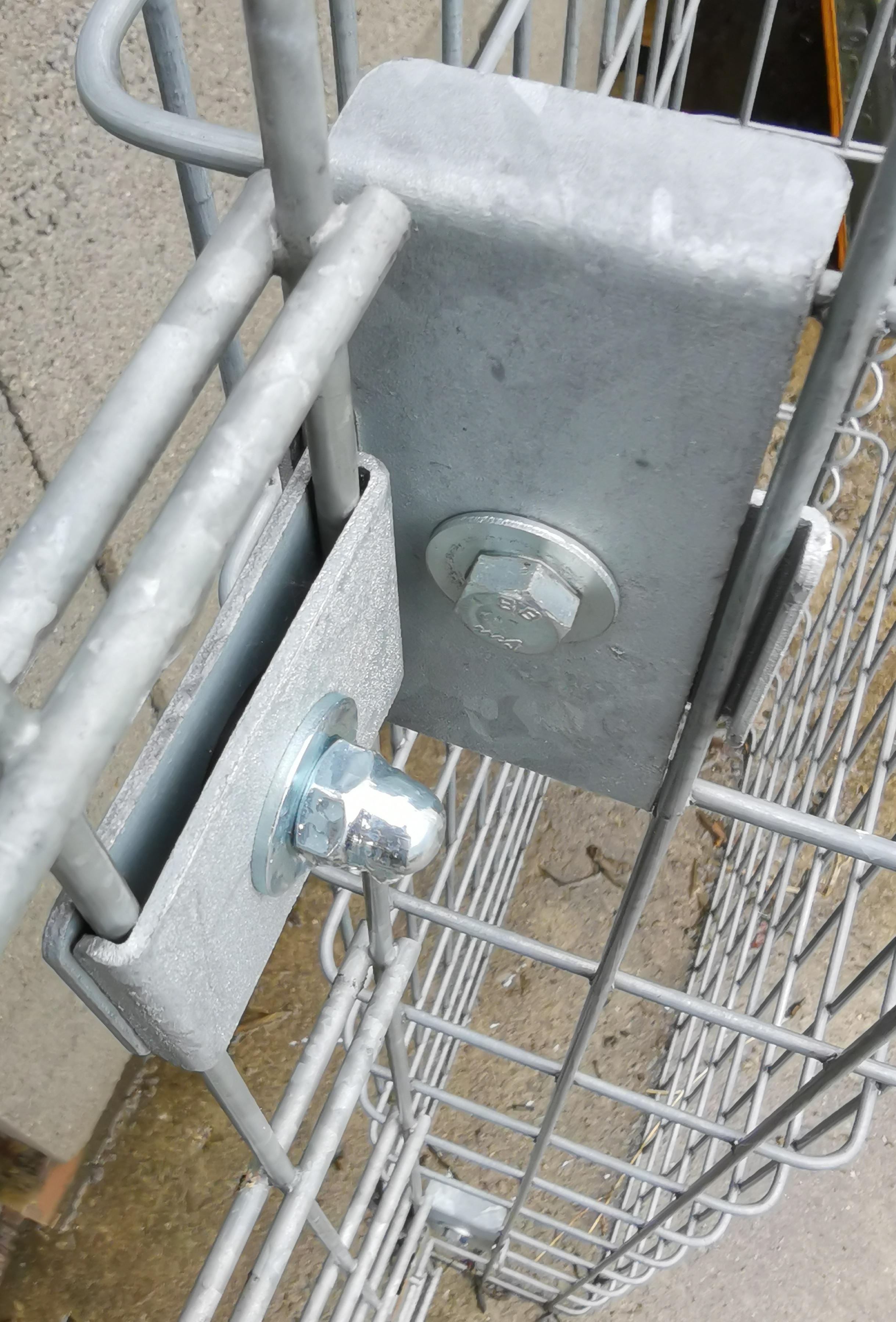 Grampo com suporte de cerca 5 x 10 cm, para malha de haste dupla, galvanizado
