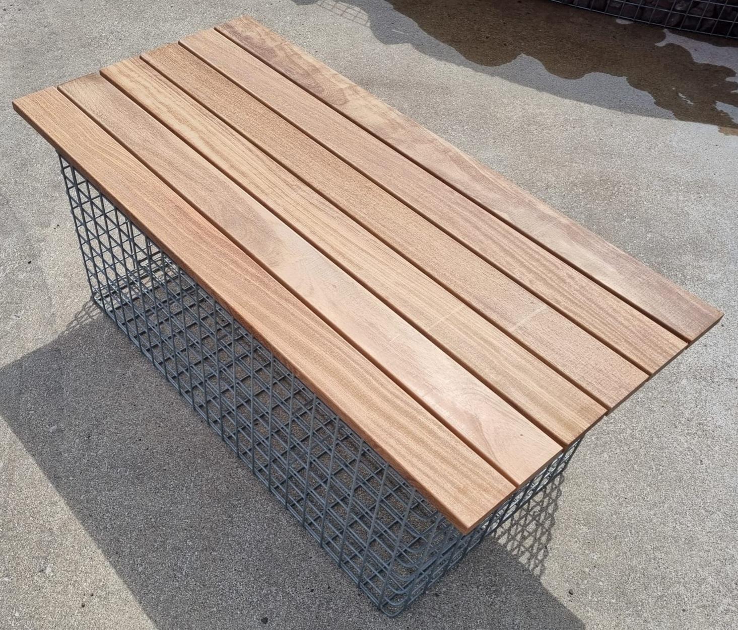 Panchina da giardino Cumaru 102 x 45 x 52 cm, MW 5 x 5 cm, zincata a caldo
