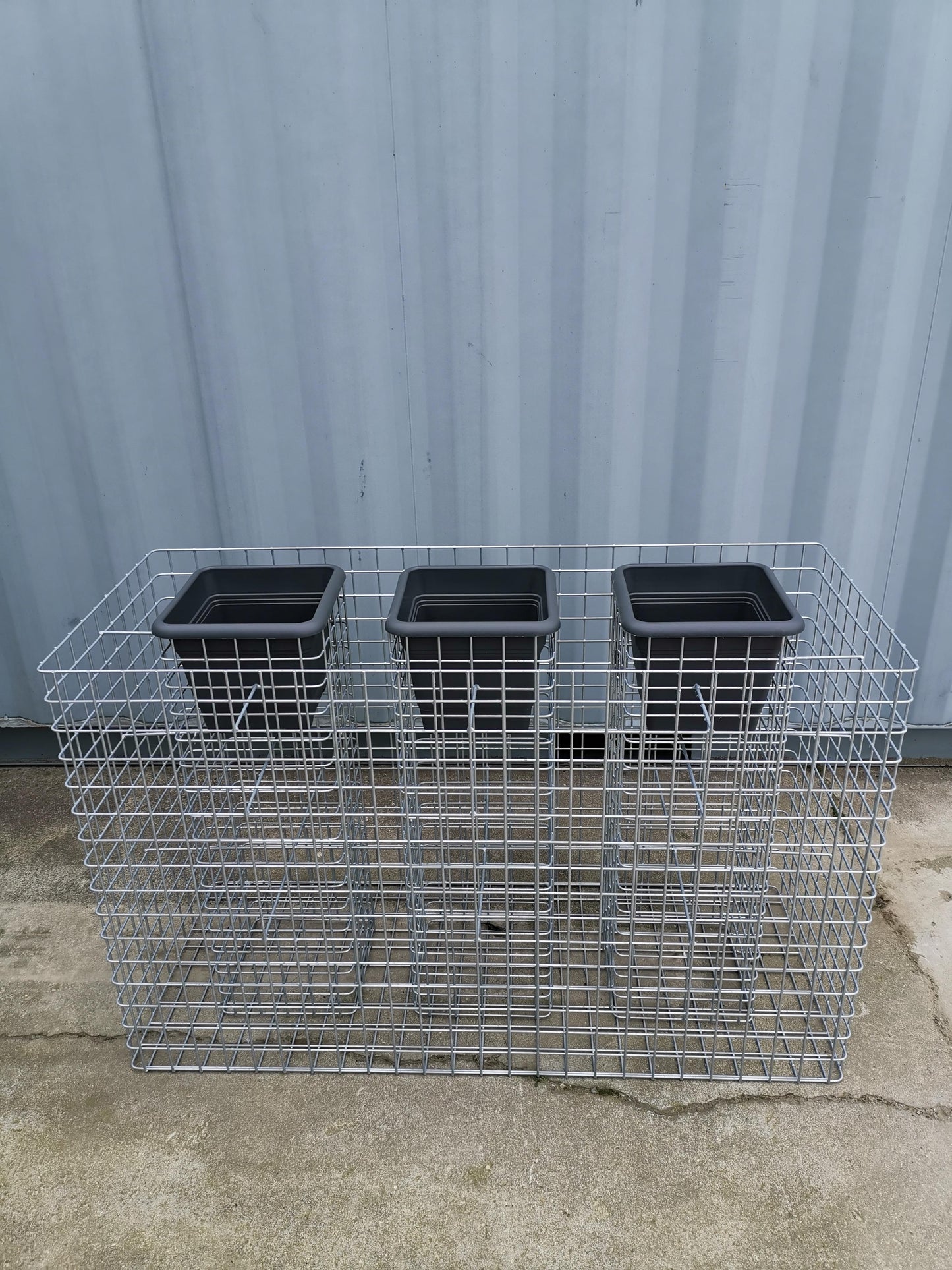 Colonne de fleurs 3 places, hauteur 82 cm surface de base 127 x 52 cm MW 5 x 5 cm, galvanisé à chaud, pot inclus