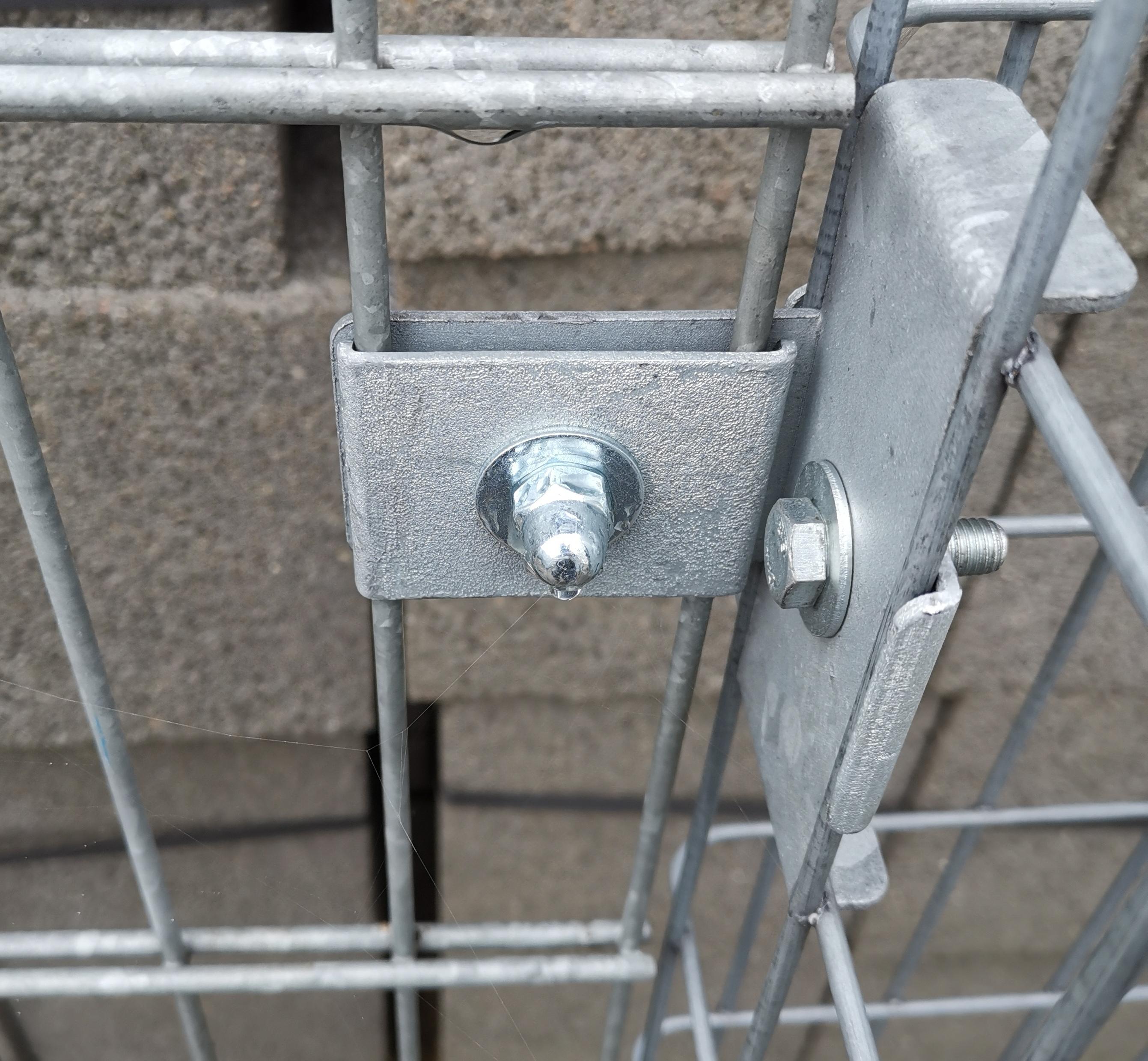 Clamp with fence holder 5 x 10 cm, for double rod mat, galvanized 