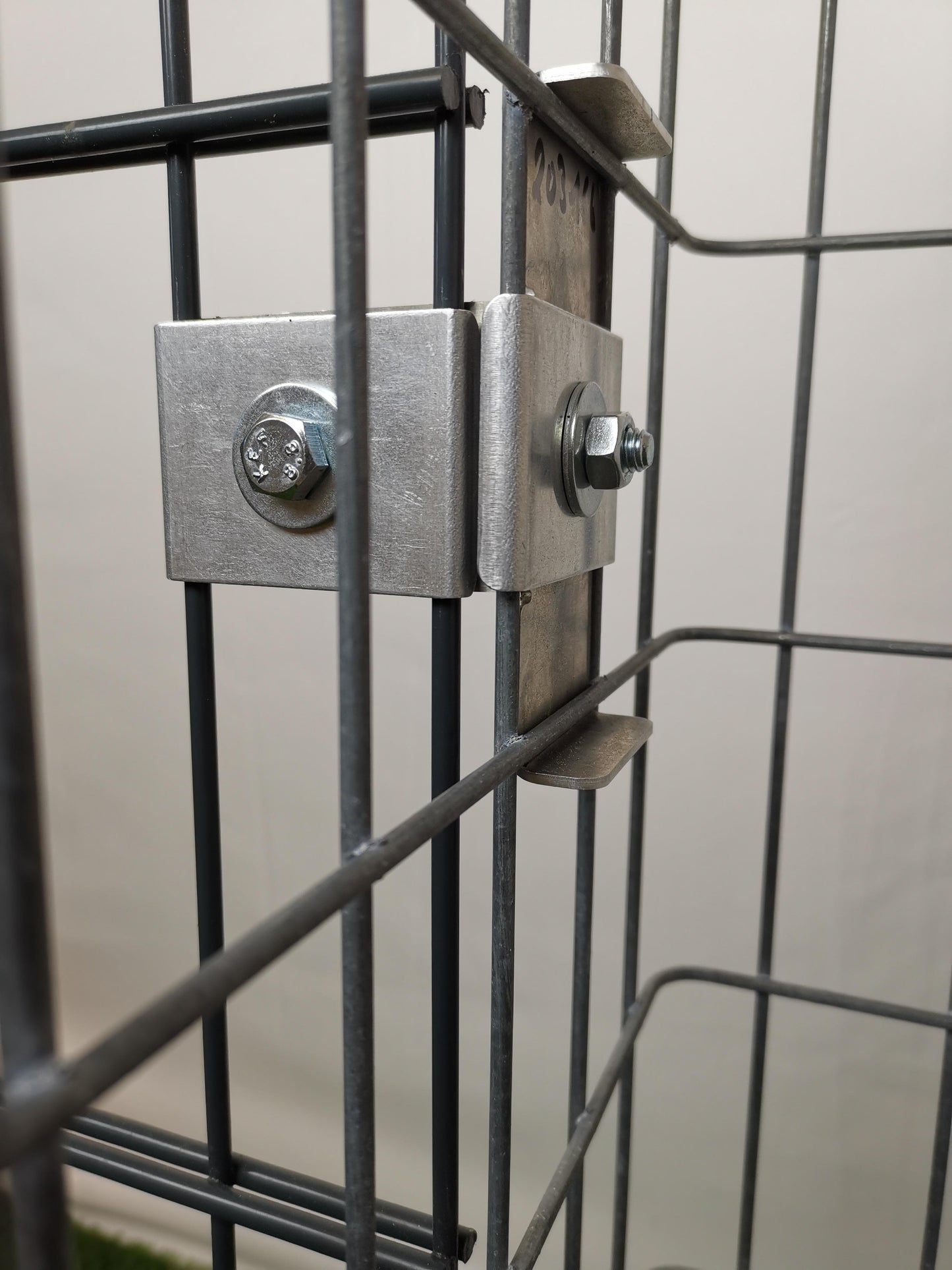 Grampo com suporte de cerca 5 x 10 cm para malha de haste dupla, alumínio