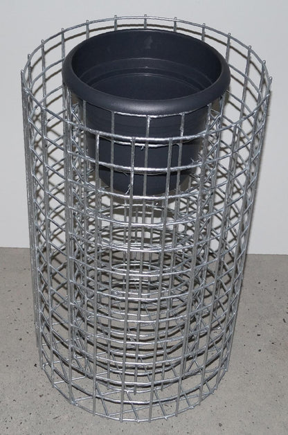 Altura da coluna de flores 62 cm redonda, diâmetro 37 cm, malha 5 x 5 cm, galvanizada a quente incluindo vaso